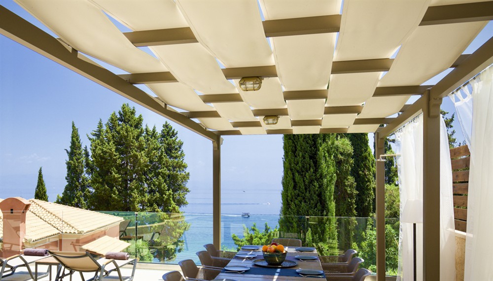 Empress Sissi in Benitses, Corfu sleeps 14 people