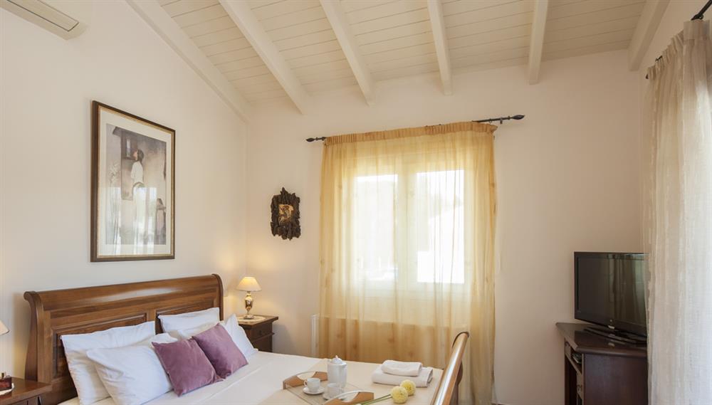 Villa Dassia in Dassia, Corfu sleeps 9 people