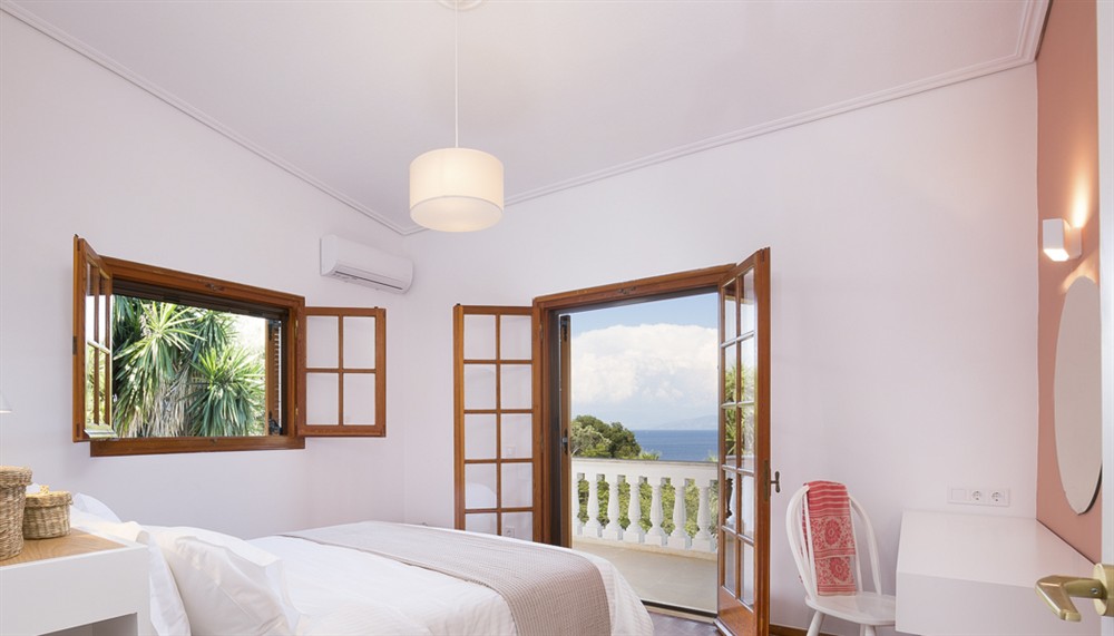 Villa Jacaranda Blue in Corfu, Corfu sleeps 10 people