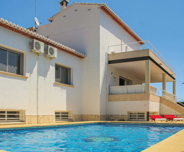 Villa Mahon in Javea, Costa Blanca. Sleeping 12 people in 6 bedrooms