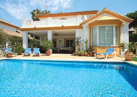 Villa Hacienda Azalea in Calahonda, Costa del Sol. Sleeping 6 people in 3  bedrooms