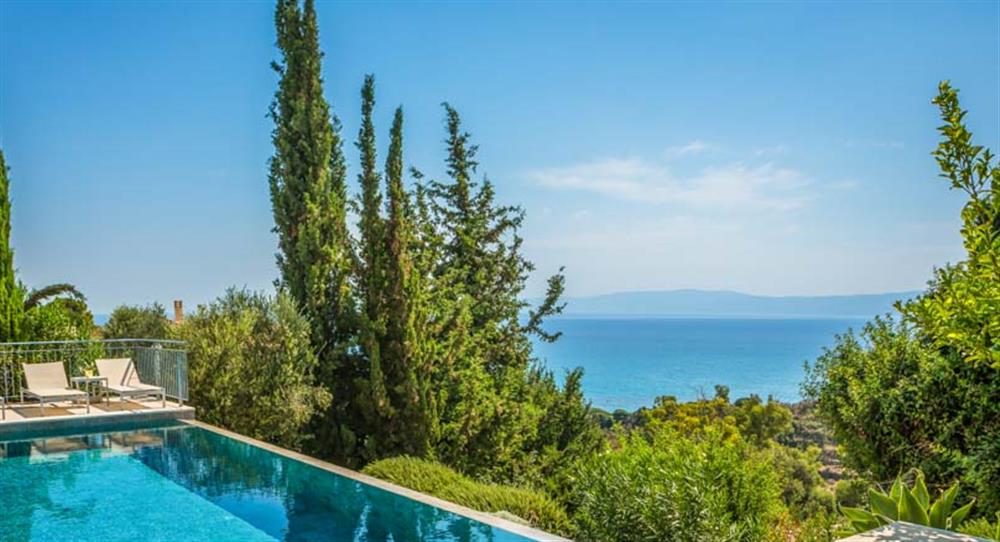 Kaminia Beach Villa in Skala, Kefalonia sleeps 8 people