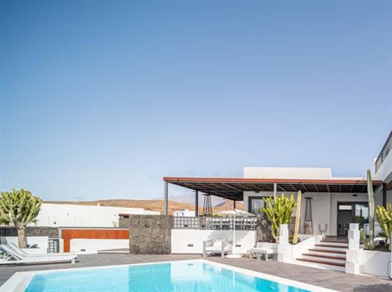 Villa Blasco in Puerto Calero, Lanzarote. Sleeping 8 people in 4 bedrooms