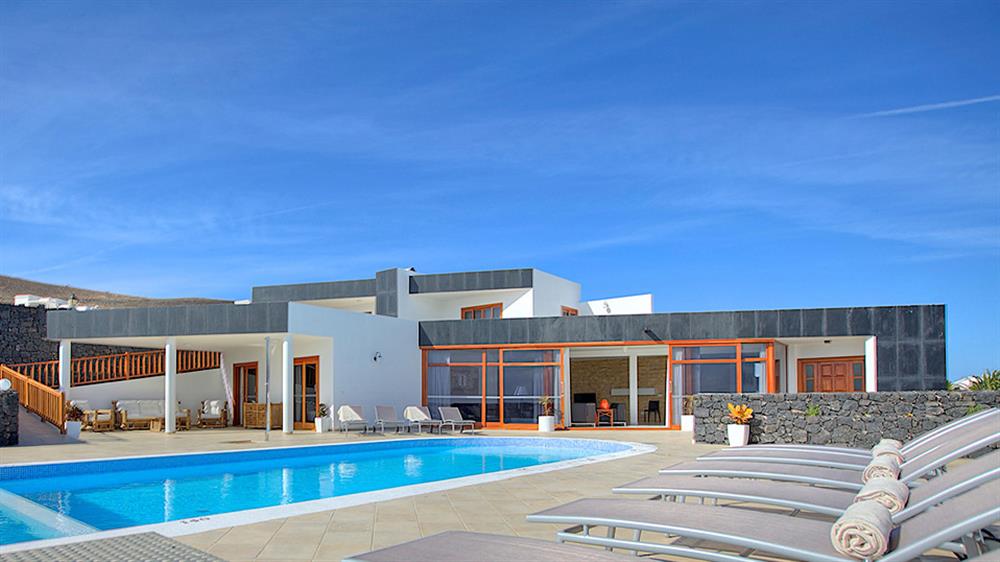 Villa Las Perdices in Playa Blanca, Lanzarote sleeps 15 people