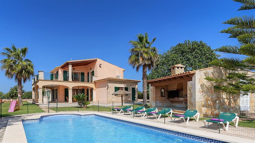 Villa holidays at Villa Deu Quarterades in Cala d'Or, Majorca