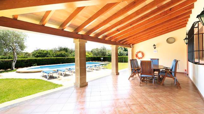 Lunch in the shaded dining area, with views to the pool, at Villa Marina Ri De Amer