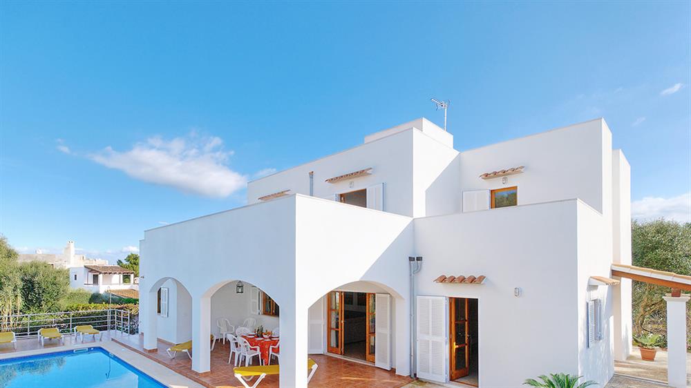 Book a holiday at Villa Sa Ronda in Cala d'Or, Majorca