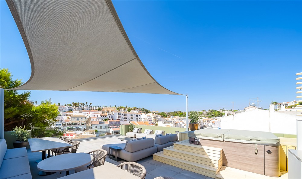 Enjoy your holiday at Carvoeiro Beach House in Carvoeiro, Algarve, Portugal