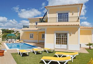 Monte das Oliveiras in Algarve, Portugal. Sleeping 6 people in 3 bedrooms