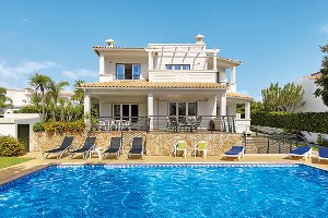 Villa Clarissa In Albufeira, Portugal. Sleeping 10 People In 5 Bedrooms