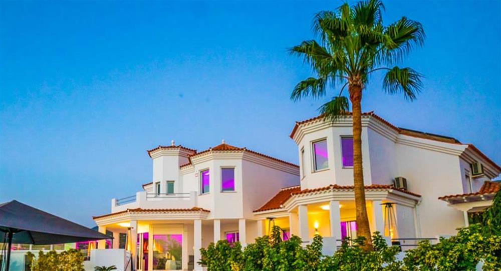 Book a holiday at Villa Perla Amore in Costa Adeje, Tenerife