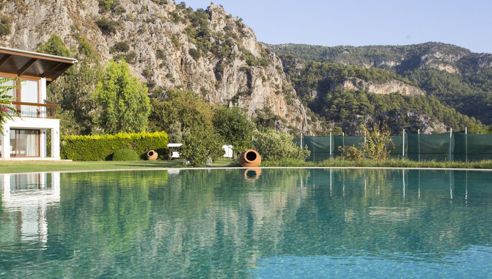 The swimming pool at Villa Krystal in Turkey